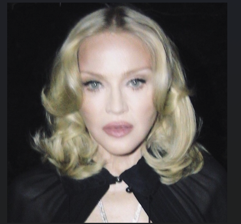 Screenshot showing the downloaded Instagram photo saved to the device, with bad quality.